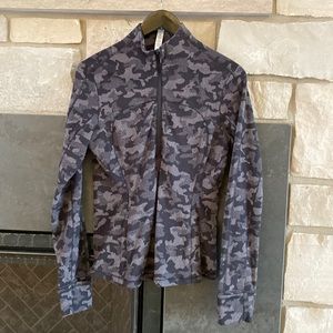 Lululemon 1/2 zip pullover camo size 10
